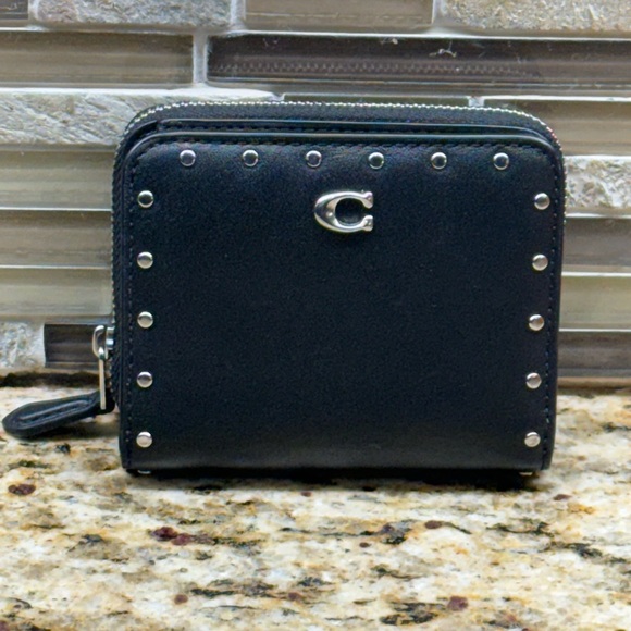 Coach Billfold Rivet Leather Wallet - Picture 1 of 8